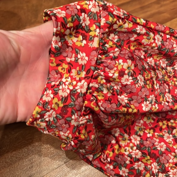 Like new Chris & Carol floral tie front top - Picture 4 of 13